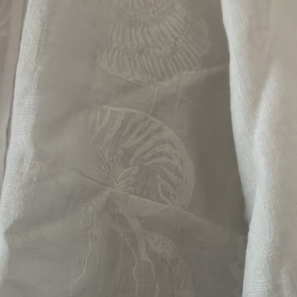 Beautiful linen Lilly Pulitzer long sleeves with sea shells in fabric - Picture 3 of 5